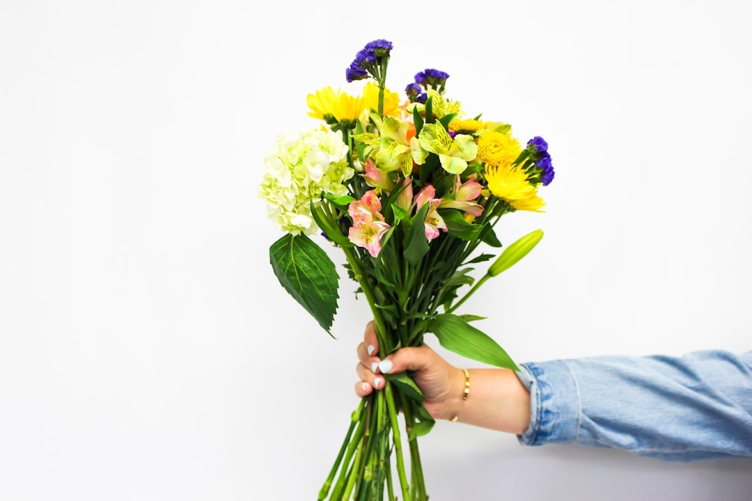 How to Make a Hand-Tied Flower Bouquet Like a Florist